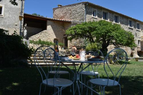 Les gîtes du Domaine de Piedmoure, piscine, terrasses privées, jusqu'à 15 pers chambre d'hôte Sault