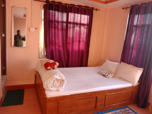 2 twin beds