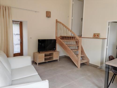 Gîte Mandaline avec jacuzzi intérieur (Gite Mandaline avec jacuzzi interieur) in Saint Georges De Luzencon