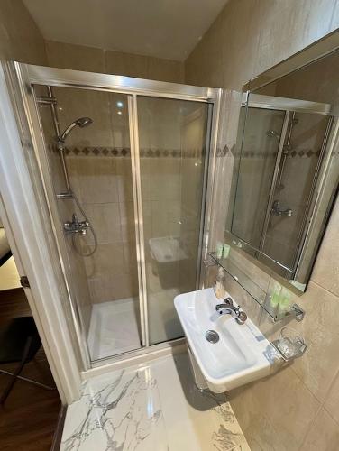 Tony's House Hotel - image 5