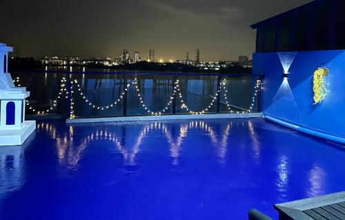 Santorini 3000sqft Villa Rooftop BBQ 5BR 13 Pax - image 14
