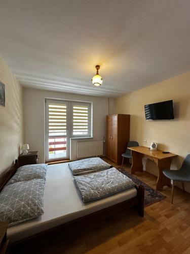 2 twin beds