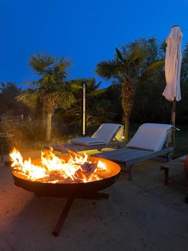 Chateau Bernon Gite 15 Personnes - piscine et SPA in Queyrac