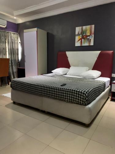 Pulville Boulevard Hotel