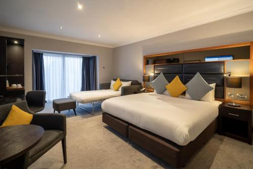 เฟลบริดจ์ (Felbridge) in คราวเล