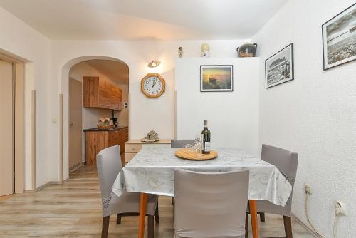 Apartment image 5