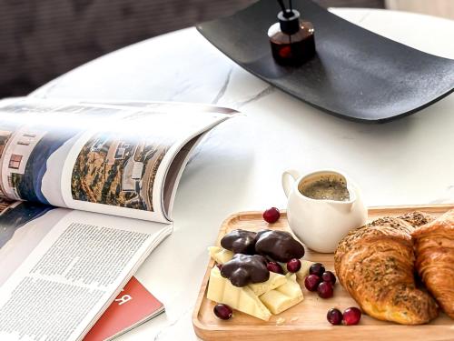 Cloud9 Noir - Modern Design