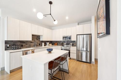 Lux 2x2 in Midtown ATL with parking in Blandtown