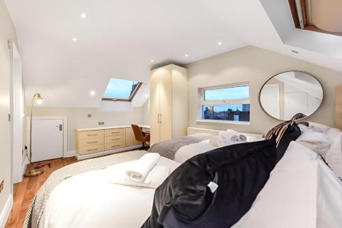 Warm & Cozy 2-Bed Flat-Perfect for Groups!, Londres