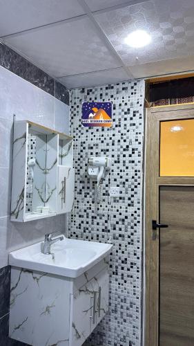 Deluxe Double or Twin Room with Mountain View image 10