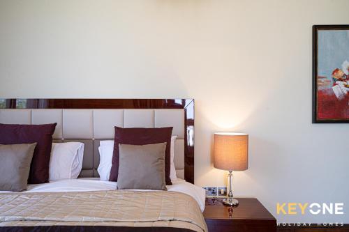 Two Bedroom Sea View Apt with Private Beach Access - image 11