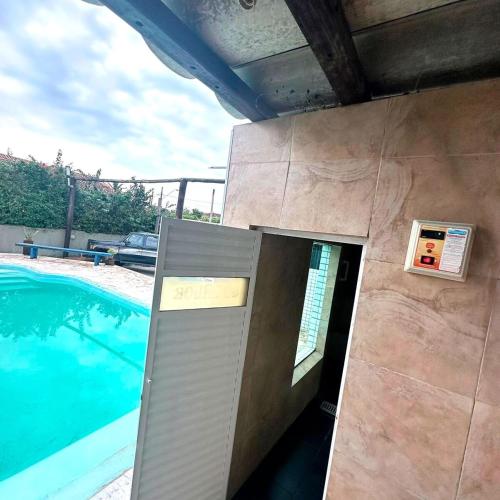 Linda casa de praia com amplo lazer in Jardim Virginia