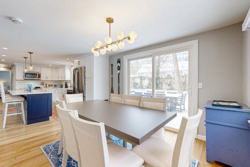 Champagne Dreams in 東丹尼斯 (MA)