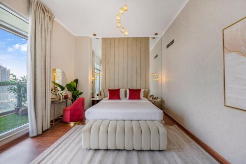 Durrani Homes - Alluring 5BR Penthouse with Burj Khalifa and Fountain View, Dubai (photo 7)