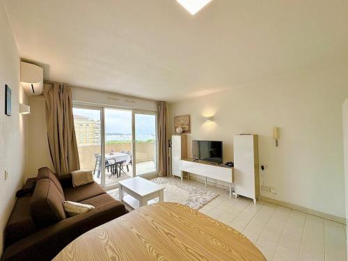 Appartement 1 chambre Vue mer piscine parking in Avenue de Cannes