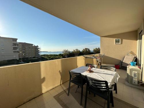 Facilities, Appartement 1 chambre Vue mer piscine parking in Avenue de Cannes