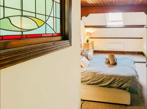 Stacey's 4 Bedroom House in Pontypool in Pontypool