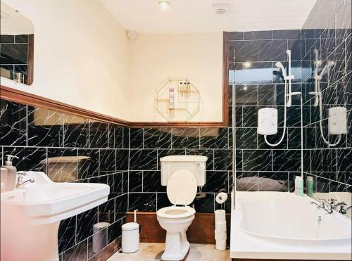 Stacey's 4 Bedroom House in Pontypool in Pontypool