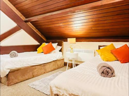 Stacey's 4 Bedroom House in Pontypool in Pontypool