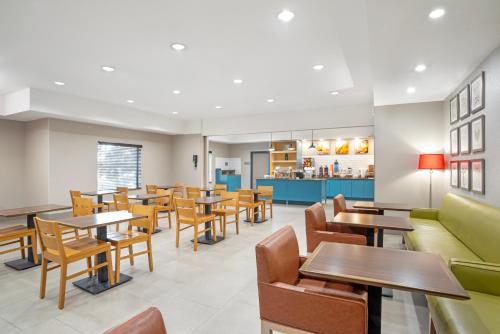 餐飲選擇, Comfort Inn & Suites in 斯萊德爾 (LA)