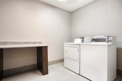 Comfort Inn & Suites Slidell - image 14
