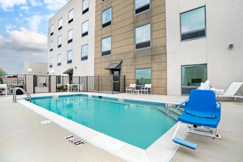 Comfort Inn & Suites Slidell - image 9