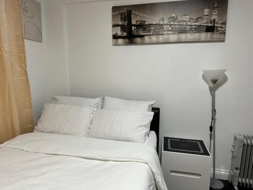 Remarkable 1-Bed Apartment in London - image 7
