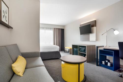 Comfort Inn & Suites Slidell - image 11