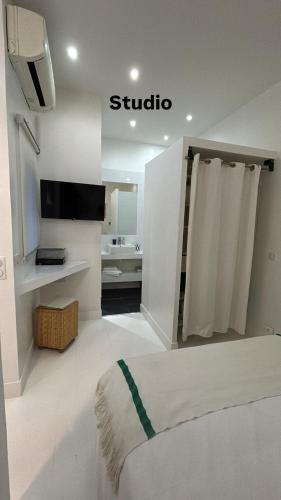 Sainte Apartments - image 12