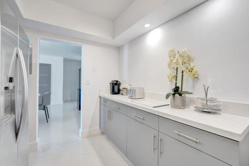 Luxury Oceanfront 3 Bedroom condo on the beach 16 Floor - image 3