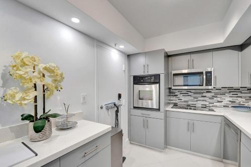Three-Bedroom Apartment with Ocean View image 10