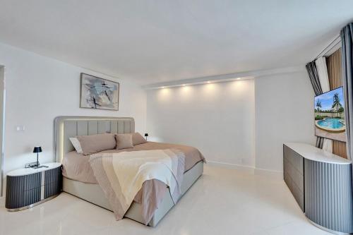 Luxury Oceanfront 3 Bedroom condo on the beach 16 Floor - image 4