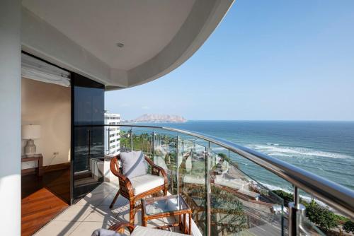 M1001 - Malecon Seaview 2BDR Miraflores