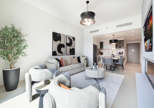 Luxury Downtown Suites by Maison Aurora - image 11