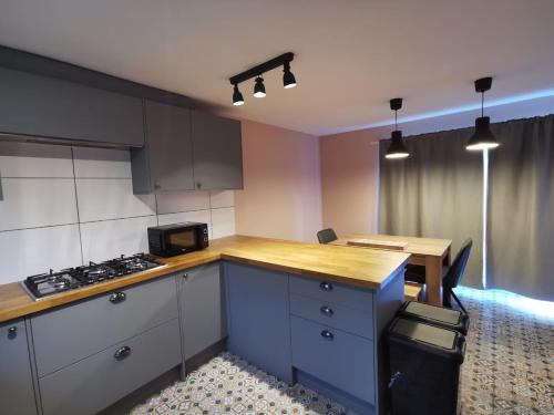 Konyha, Spacious En-Suite Rooms & Off-Suite Rooms Near Hospital and Shops in Ravensthorpe