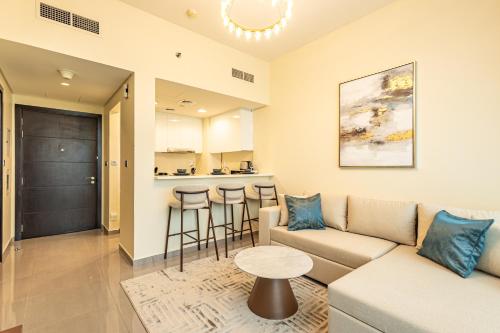 Stylish 1BR Business Bay - Near Metro - Balcony with City Views, Дубай (фото 10)