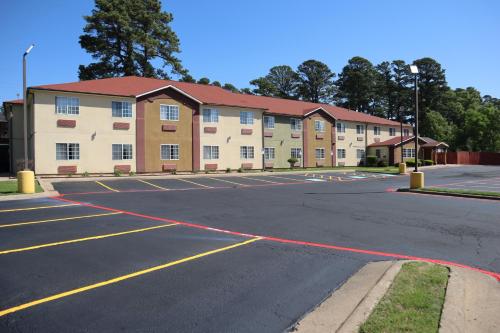 HomeTown Inn & Suites - image 23