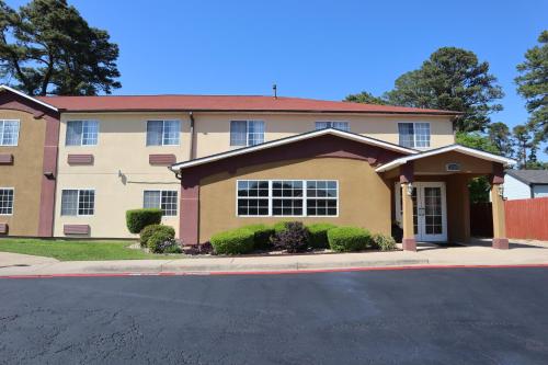 HomeTown Inn & Suites - Longview, TX - 숙소 외관