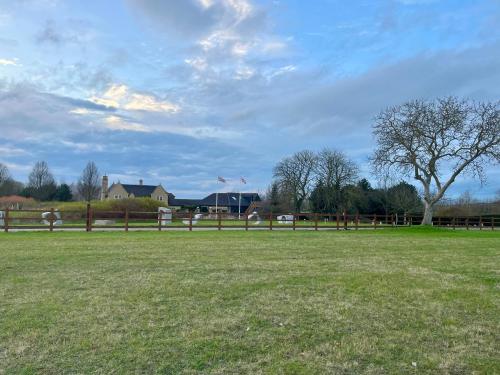 Magog View in ซอว์สตัน