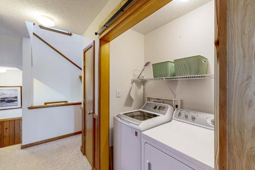 Rogue Wave 146 Rogue Wave 146