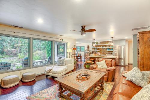 Quiet and Romantic Cabin Getaway on McKenzie River! - image 7