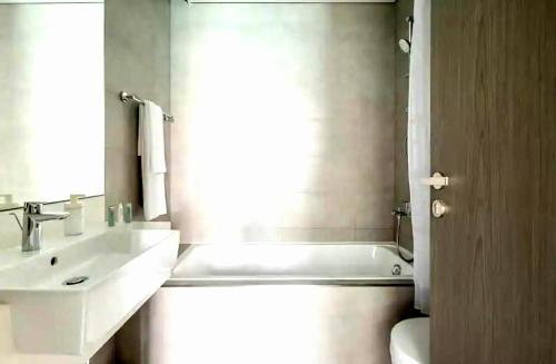 Luxury Waterfront 1BR - Dubai Lagoon Escape, Dubaï (photo 5)