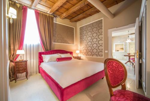 Lady Capulet Apartments - image 9