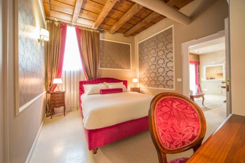 Lady Capulet Apartments - image 14