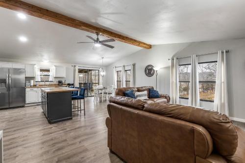 Lakefront Rogers Retreat with Grill and Spacious Deck in Rogers, USA