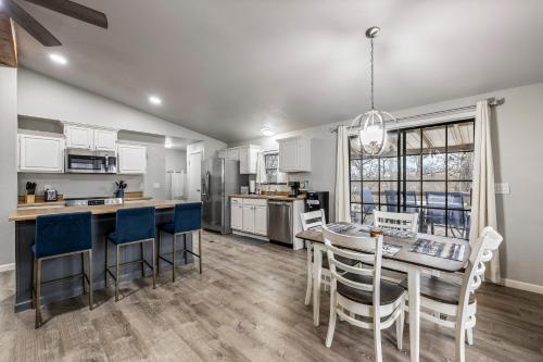 Lakefront Rogers Retreat with Grill and Spacious Deck in Rogers, USA