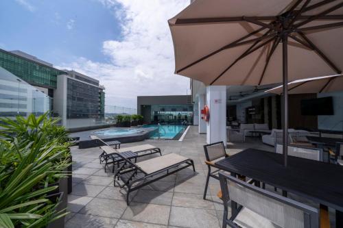 Swimming pool, Holiday Inn Guayaquil Airport By IHG in Guayaquil