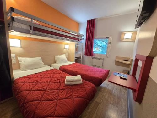 3 twin beds