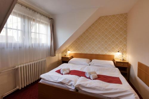 2 twin beds