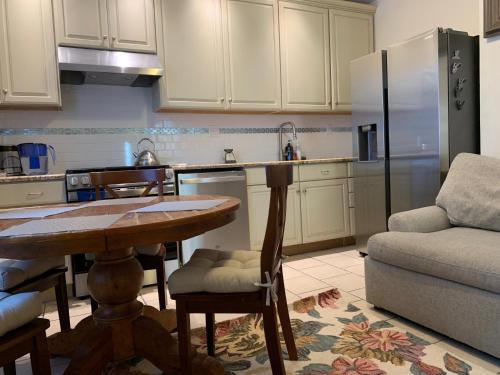 Kitchen, NYC Apartment by the Harbor in Staten Island